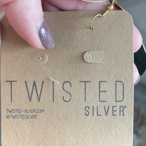 Elegant Gold Hoop Earrings - Picture 3 of 5